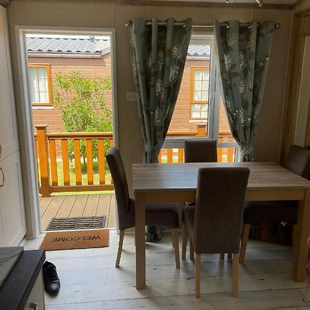 Fern Lodge With Hot Tub Stonham Aspall المظهر الخارجي الصورة