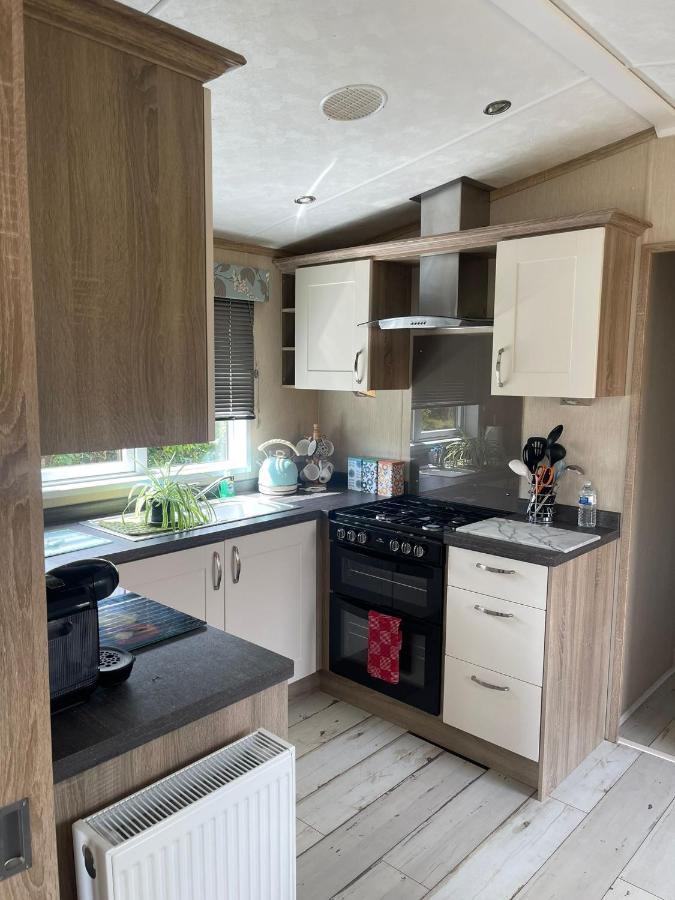 Fern Lodge With Hot Tub Stonham Aspall المظهر الخارجي الصورة