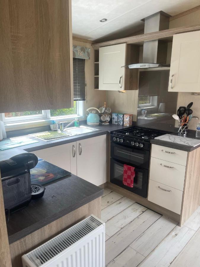 Fern Lodge With Hot Tub Stonham Aspall المظهر الخارجي الصورة